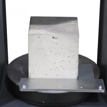 Centering Device for Specimens